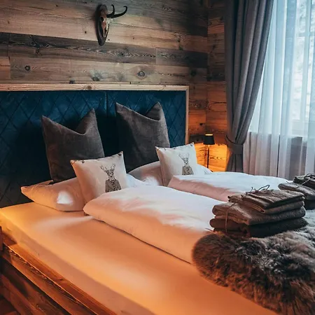 Alpe Goldener Hirsch * שארניץ